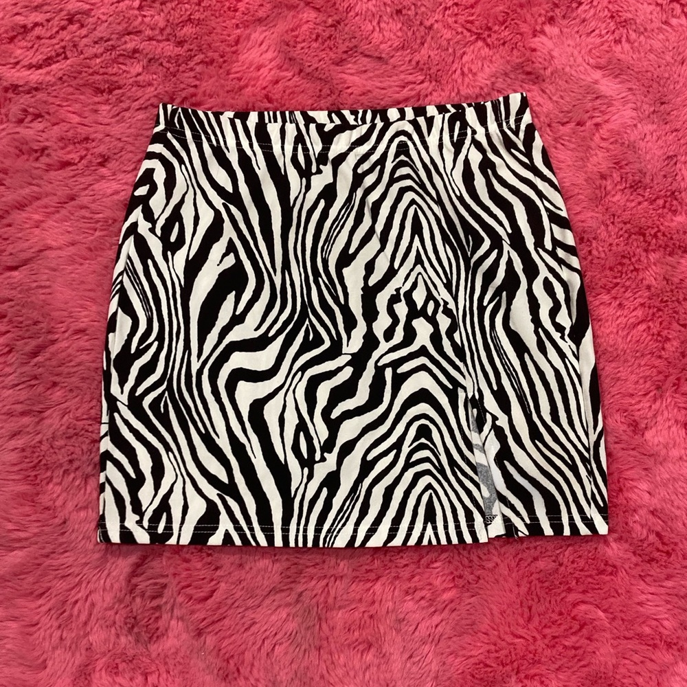 Y2K Zebra Print Mini Skirt - Picture 6 of 10